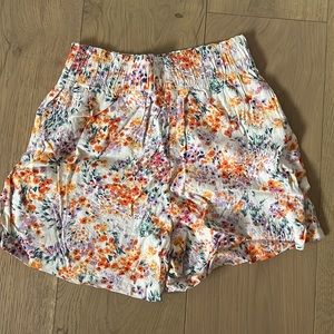 Hm linen floral shorts size s